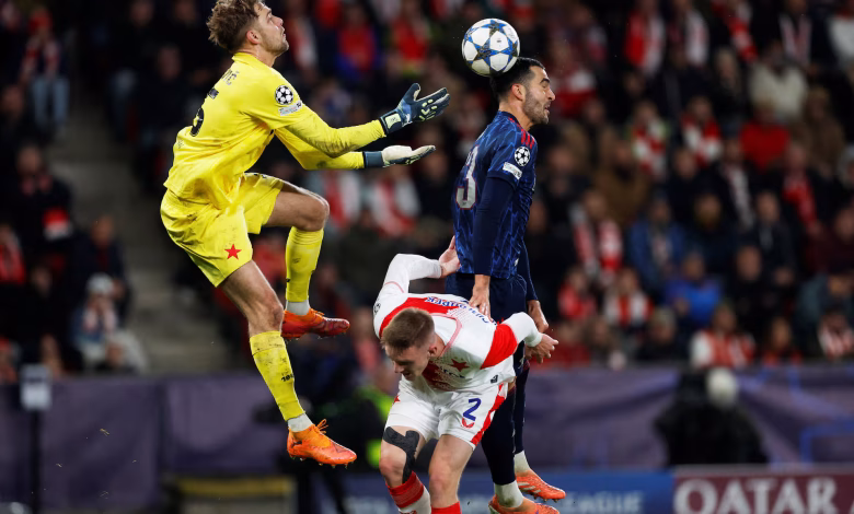 Arsenal break records with dominant win in Prague