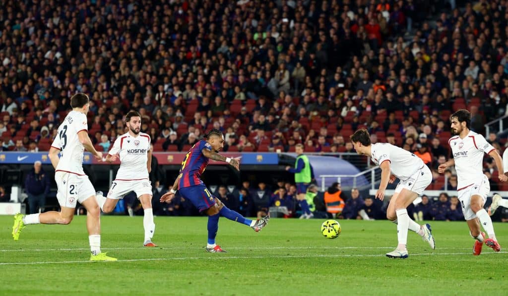 Raphinha waits. Then kills it. Barça pull away