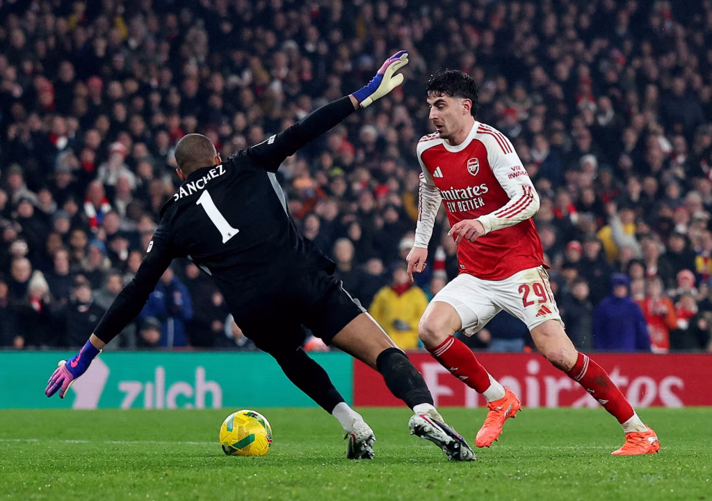 Arsenal aim to strengthen title charge as Sunderland look to extend surprise run